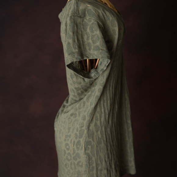 Olive Green Tee (S) - Picture 2 of 3